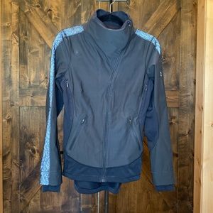 Lululemon draft dodger jacket. Size 6. Black.